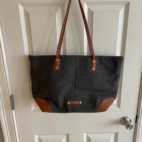 Like New Large Tote (retail $45) - Picture 2 of 5